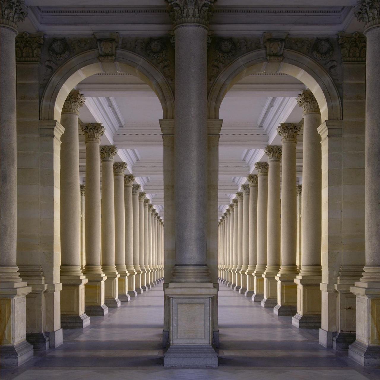 Apartments Menuet Karlovy Vary Bagian luar foto