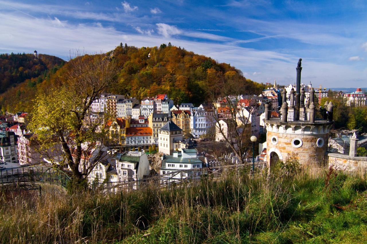 Apartments Menuet Karlovy Vary Bagian luar foto