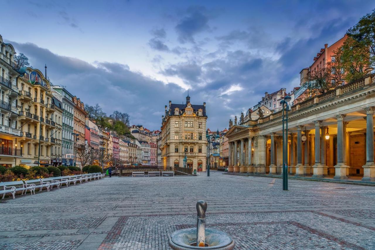Apartments Menuet Karlovy Vary Bagian luar foto